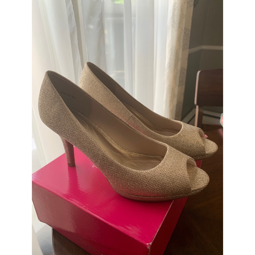 🤩BRAND NEW 🤩 3”Heel//Peep toe heels